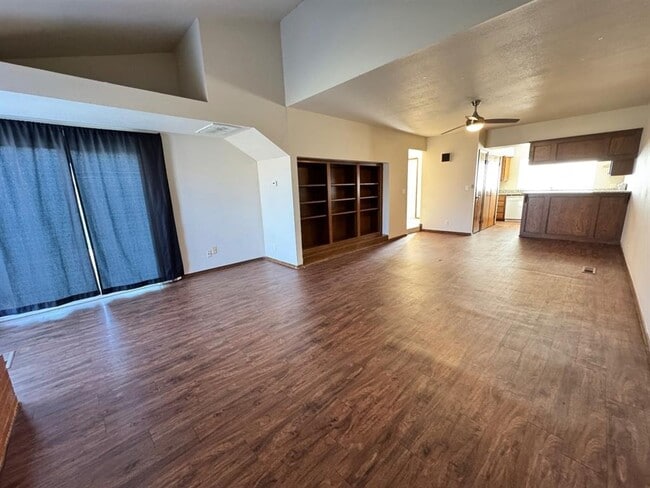Photo - 2703 Shoreridge Ave