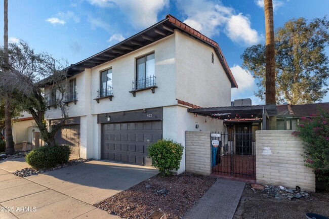 Building Photo - 922 W Mission Ln