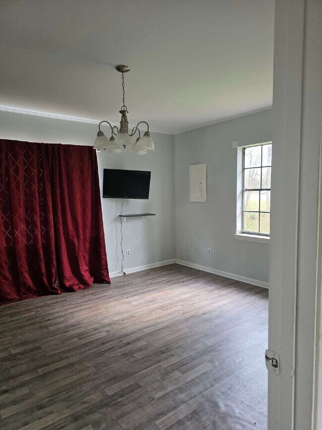 Photo - Located in Leakesville.