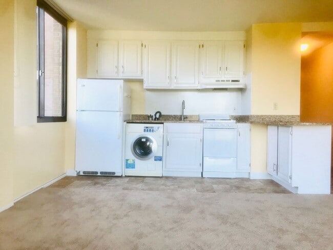 Photo - Gorgeous 1-Bedroom Condo in Strath Haven C... Unidad 1103