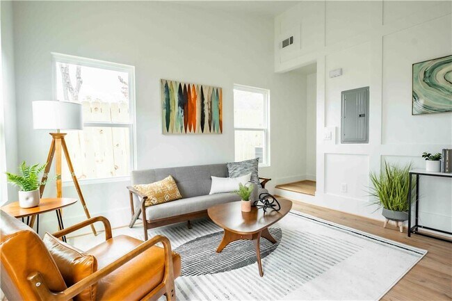 Photo - 991 Manigault St SE