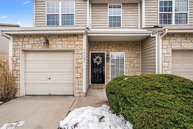 Photo - 15557 Floyd St