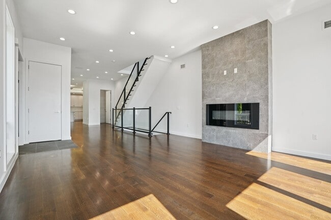 Photo - 714 Undercliff Ave Unit # 714