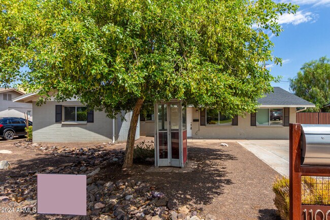 Photo - 1100 W 12th St Casa