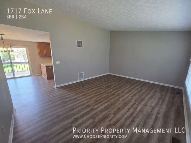 Photo - 1717 Fox Ln