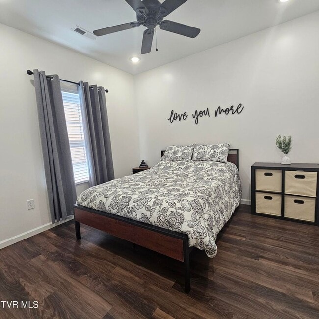 Photo - Modern 2-bedroom, 2 bathroom apartment convienent location