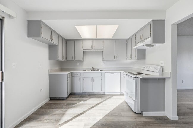 Photo - 1802 Rockford Ave