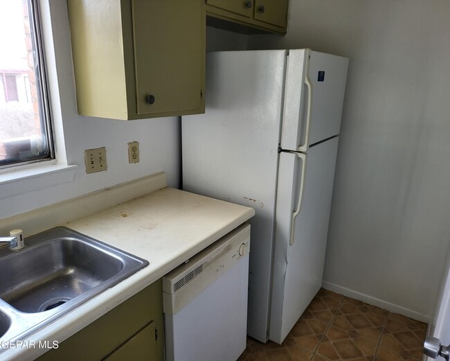 Photo - 201 Moon River St