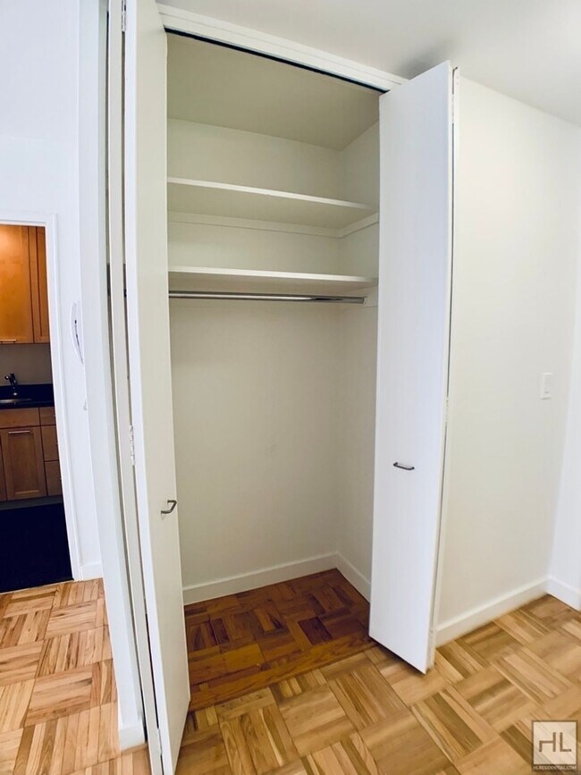 Photo - EAST 49 STREET Unidad 1H