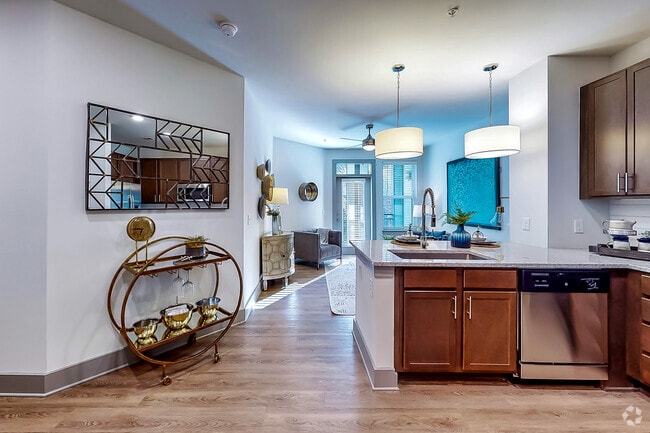 1BR, 1BA - 701 SF