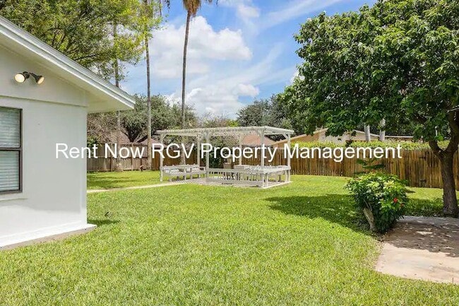 Photo - 312 Xanthisma Ave