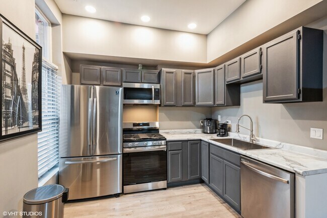 Photo - 2446 W Taylor St Unit 1