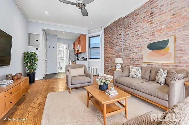 Building Photo - 230 E 32nd St Unit 2C Rental