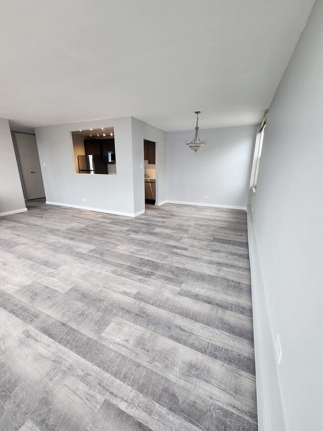 336 W Wellington Ave