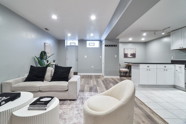 Photo - 3047 N Clybourn Ave