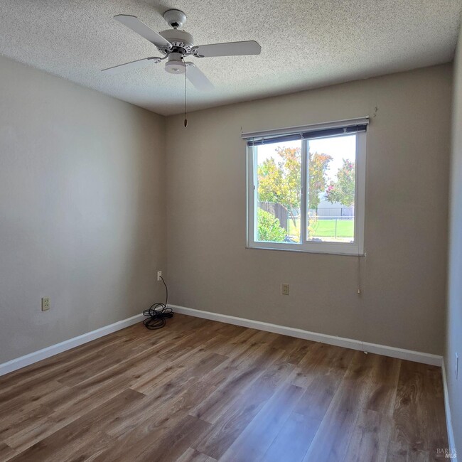 Photo - 102 Lassen Cir