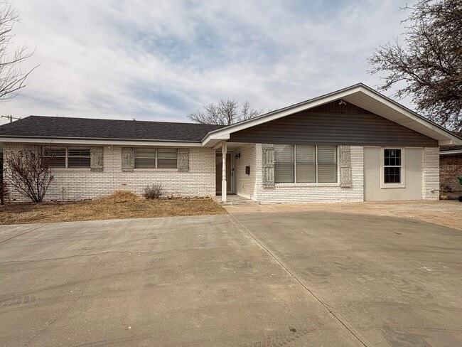 Building Photo - 200 W Rojo Dr