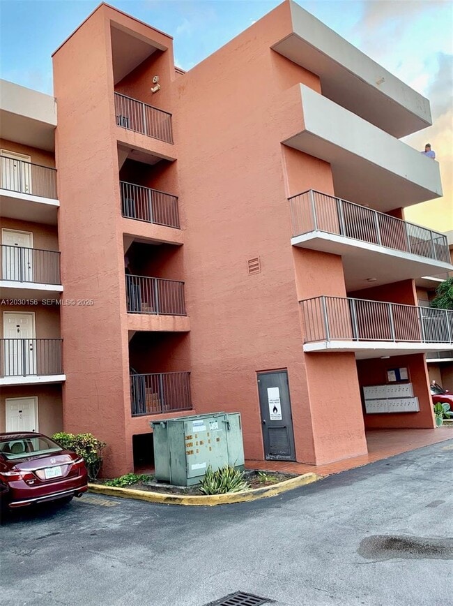 Building Photo - 5825 W 25th Ct Unit 311