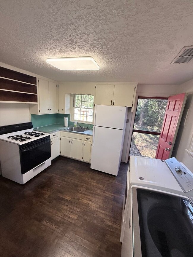 Photo - 2 Bedroom / 1 Bath – Available Now West Athens