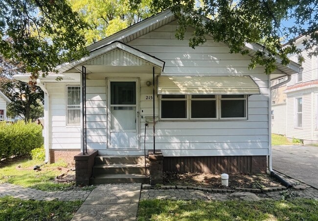 Building Photo - 215 S Kosciusko St