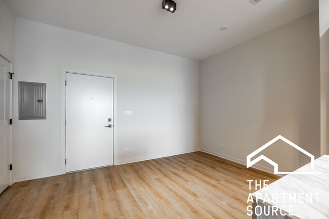 Photo - 3207 N Narragansett Ave