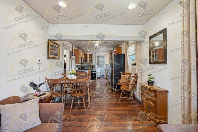 Photo - 17 W 6th St
