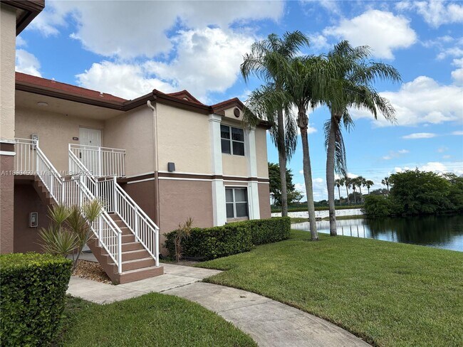Photo - 11250 SW 13th St Unidad 201
