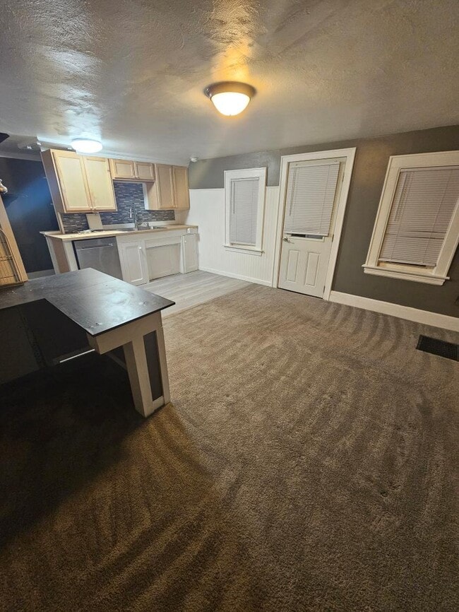 Photo - 1300 Douglas Pike Unit 1