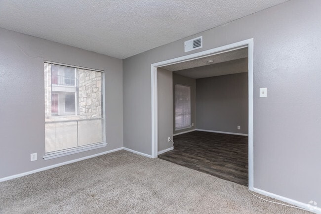 STUDIO 1BR, 1BA - 525SF Bedroom