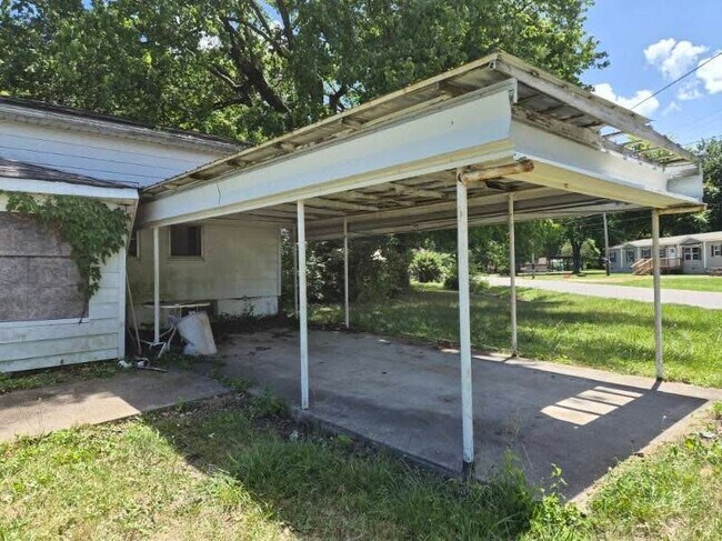 Photo - 1200 SW 6th St