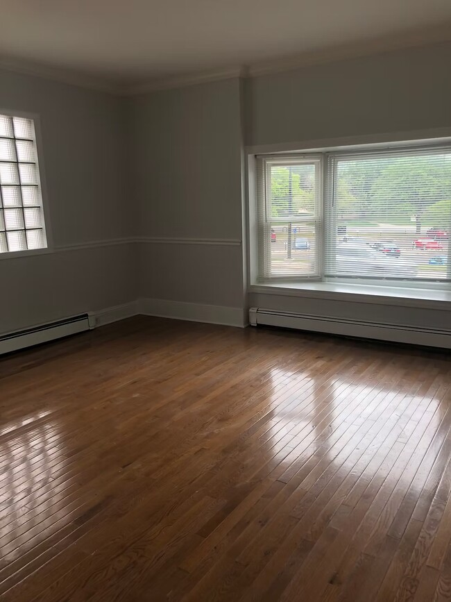 Building Photo - 811 Washtenaw Ave Unit 3