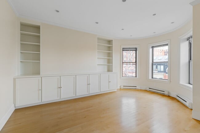 Building Photo - 17 Follen St Unit 4