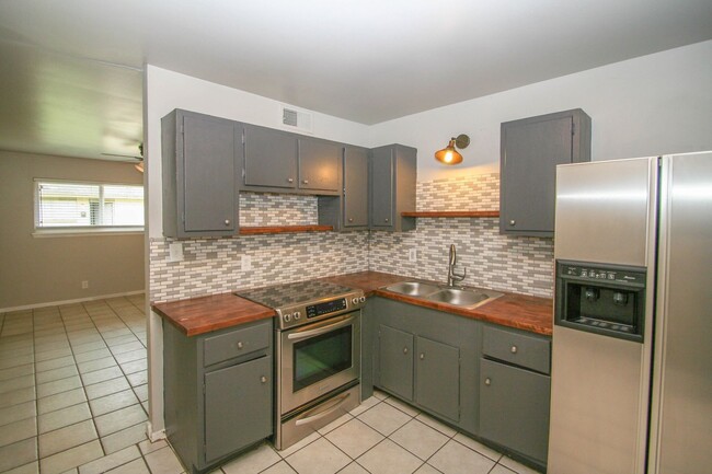1310B N Irvington Ave - 1310B N Irvington Ave Apartment Unit 1310B