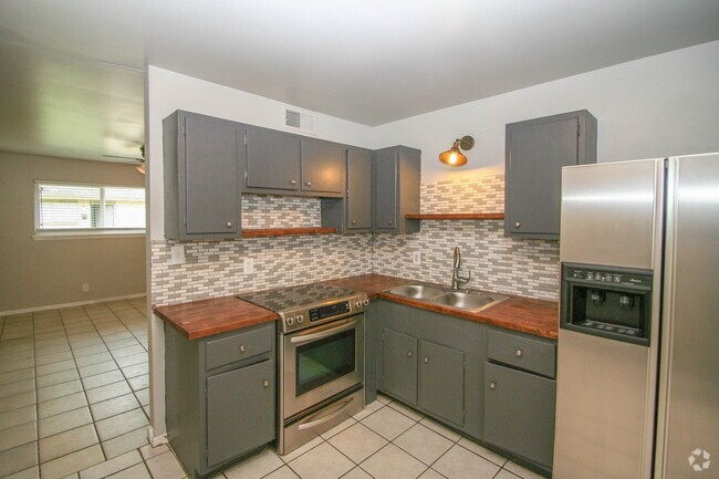 Building Photo - 1310B N Irvington Ave Unit 1310B Rental