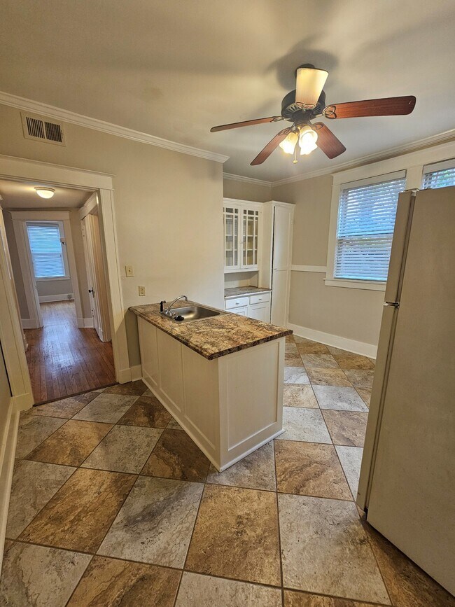 Photo - 212 S Willett St