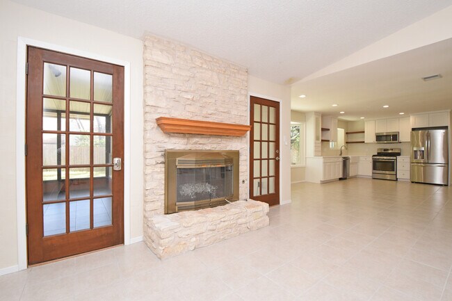 Photo - 4/3 w/ Fenced yard & enclosed patio!