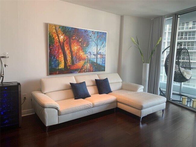 Photo - 495 Brickell Ave Unidad 2308