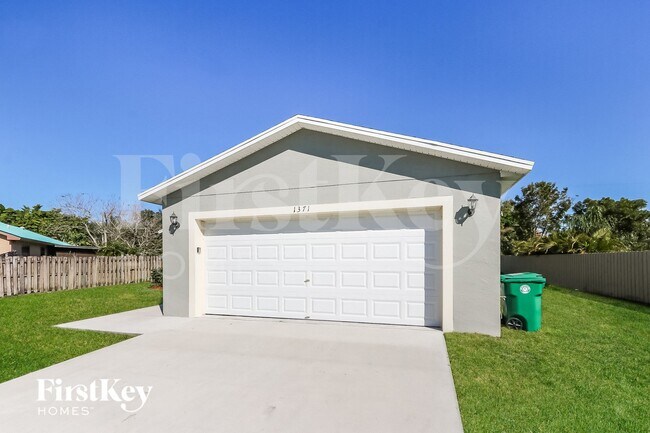 Photo - 1371 SW Sudder Ave