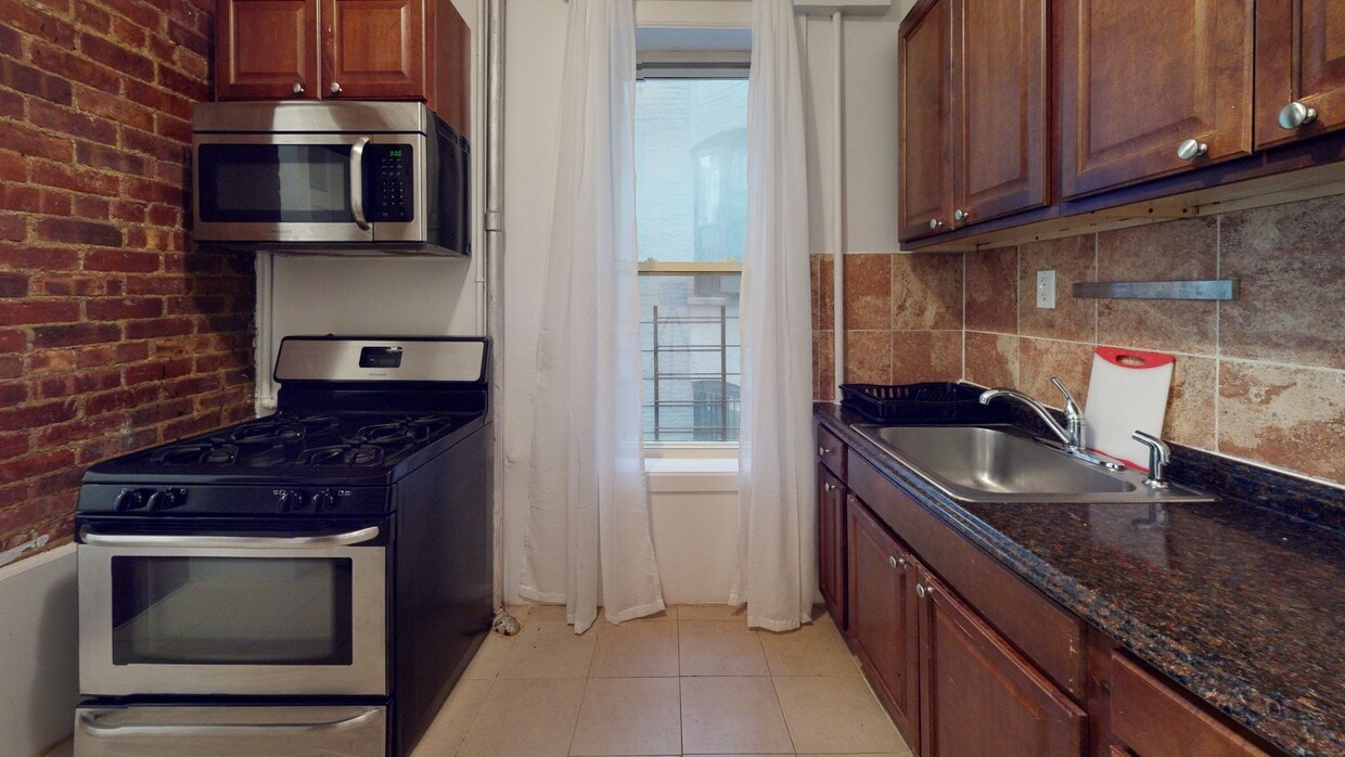 Photo - Private bedroom in 3 bed/1 bath Home