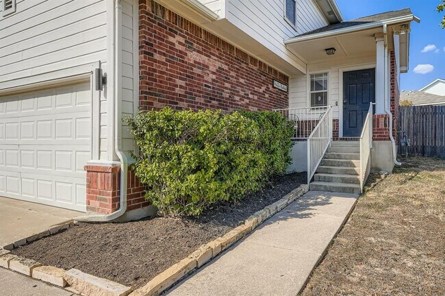 Photo - 928 Sally Lunn Way