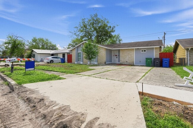 5526 Ghost Hawk St