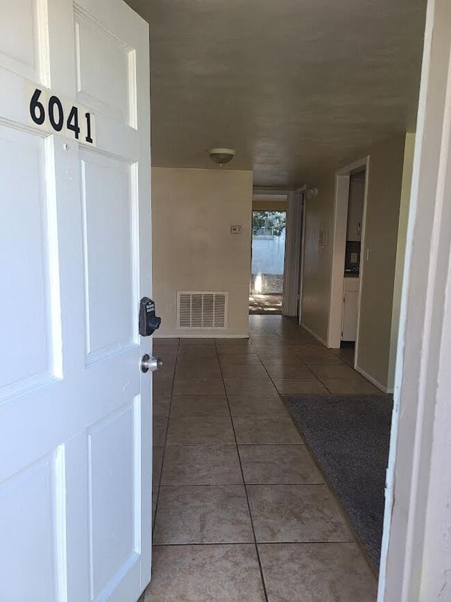 Building Photo - Arthur Avenue 6039-6043 Unit 6041