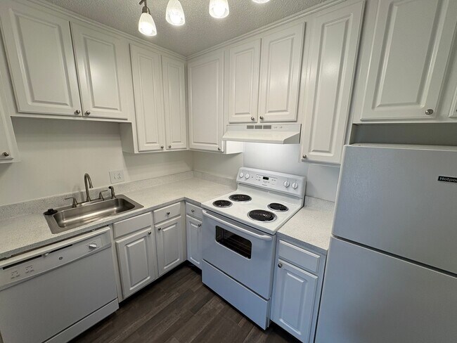 Photo - 1005 Hickory Hill Ln Unidad D202