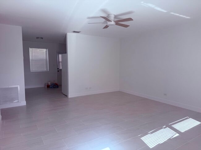 Photo - 630 Prosperity Farms Rd