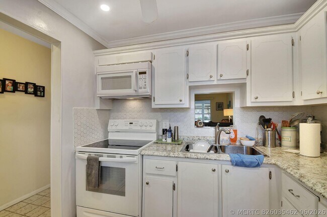 2121 NE 1st Ct Unit 105