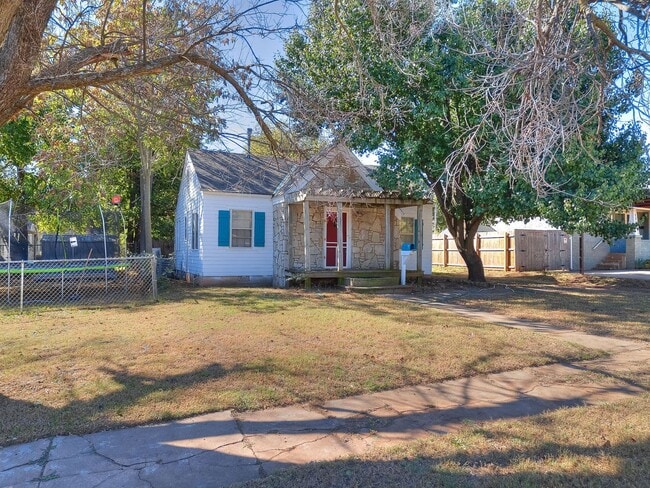 Photo - 2 Bed 1 Bath - Refrigerator Included - Urb...