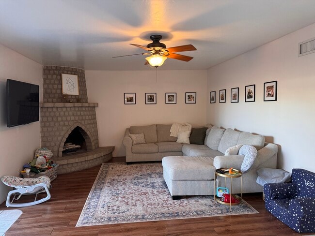 Photo - 141 S Charleston Ave