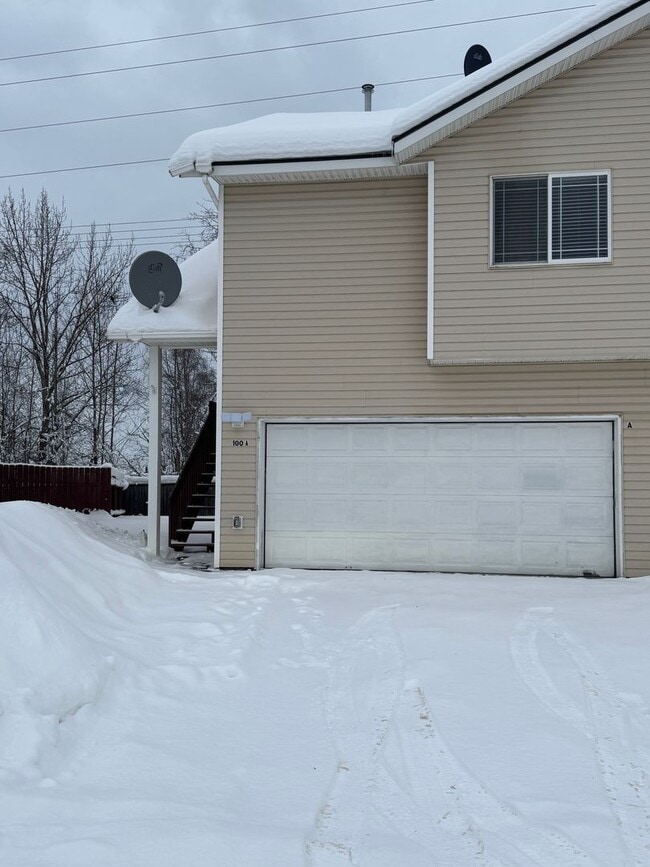 Building Photo - 100 Burton St