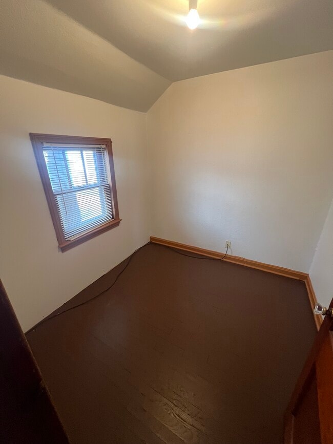 Photo - 406 1/2 E 1st St