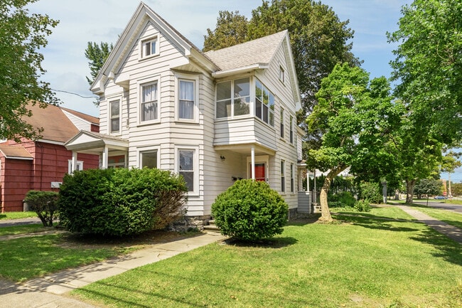 Building Photo - 115 E Yates St Unit 1